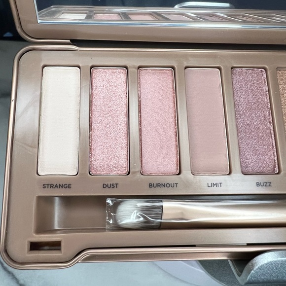 Urban Decay Naked3 Eyeshadow Palette - Picture 5 of 7